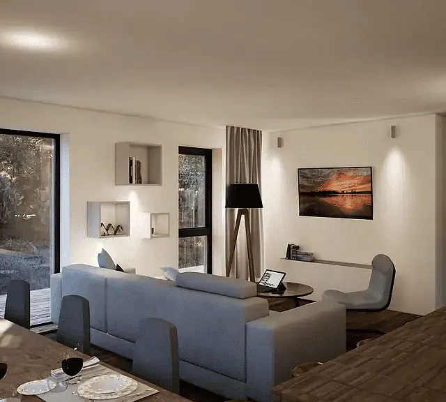 Moderne stue med åpen løsning, spisebord, sofa og store vinduer som slipper inn lys.